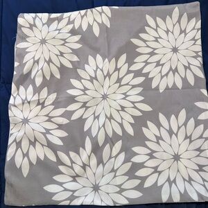 PILLOW COVERERS • 4 Decorative Grey & White Covers •